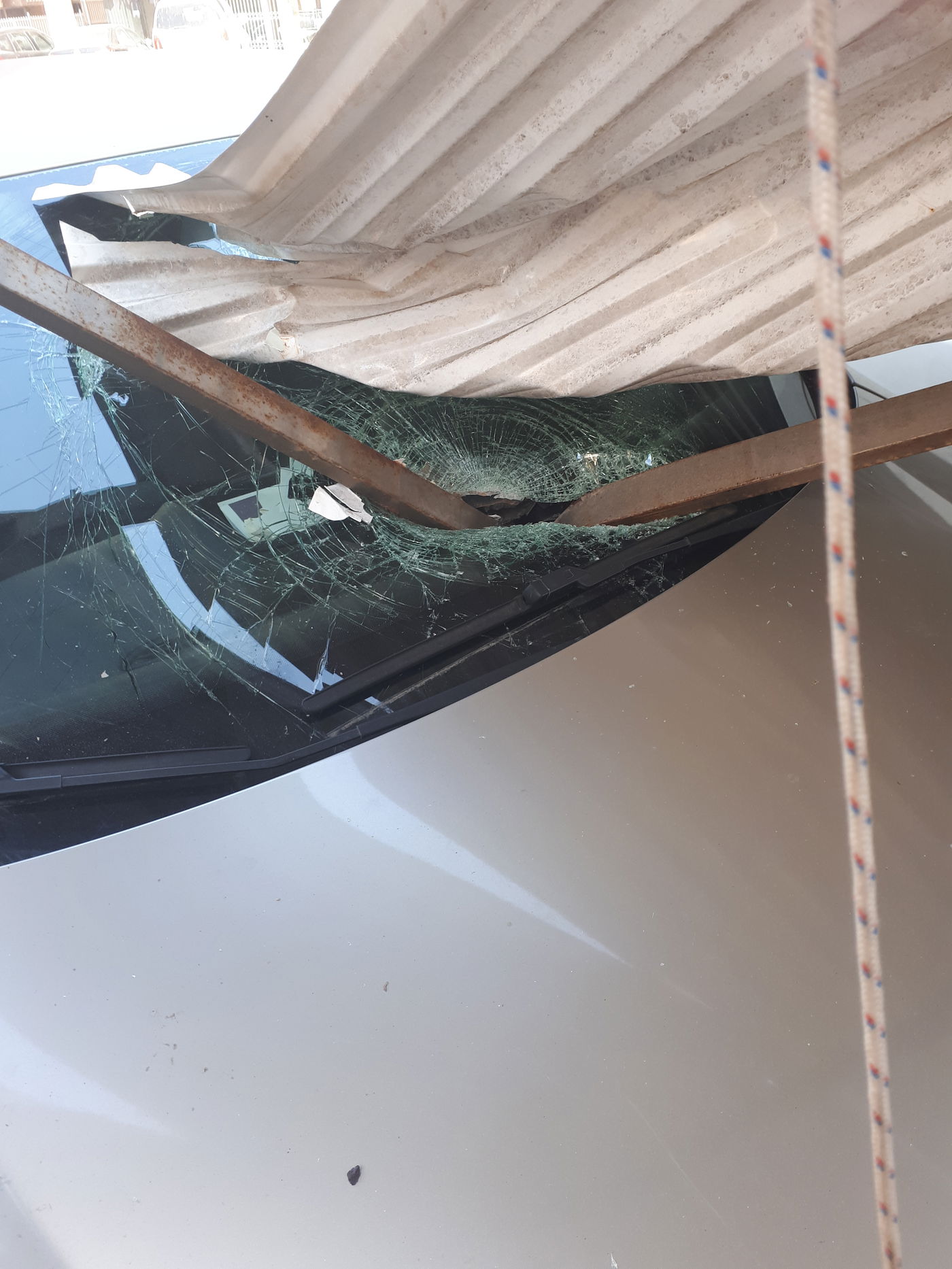 הגג של הסוכה קרס, האישה ברחה וניצלה