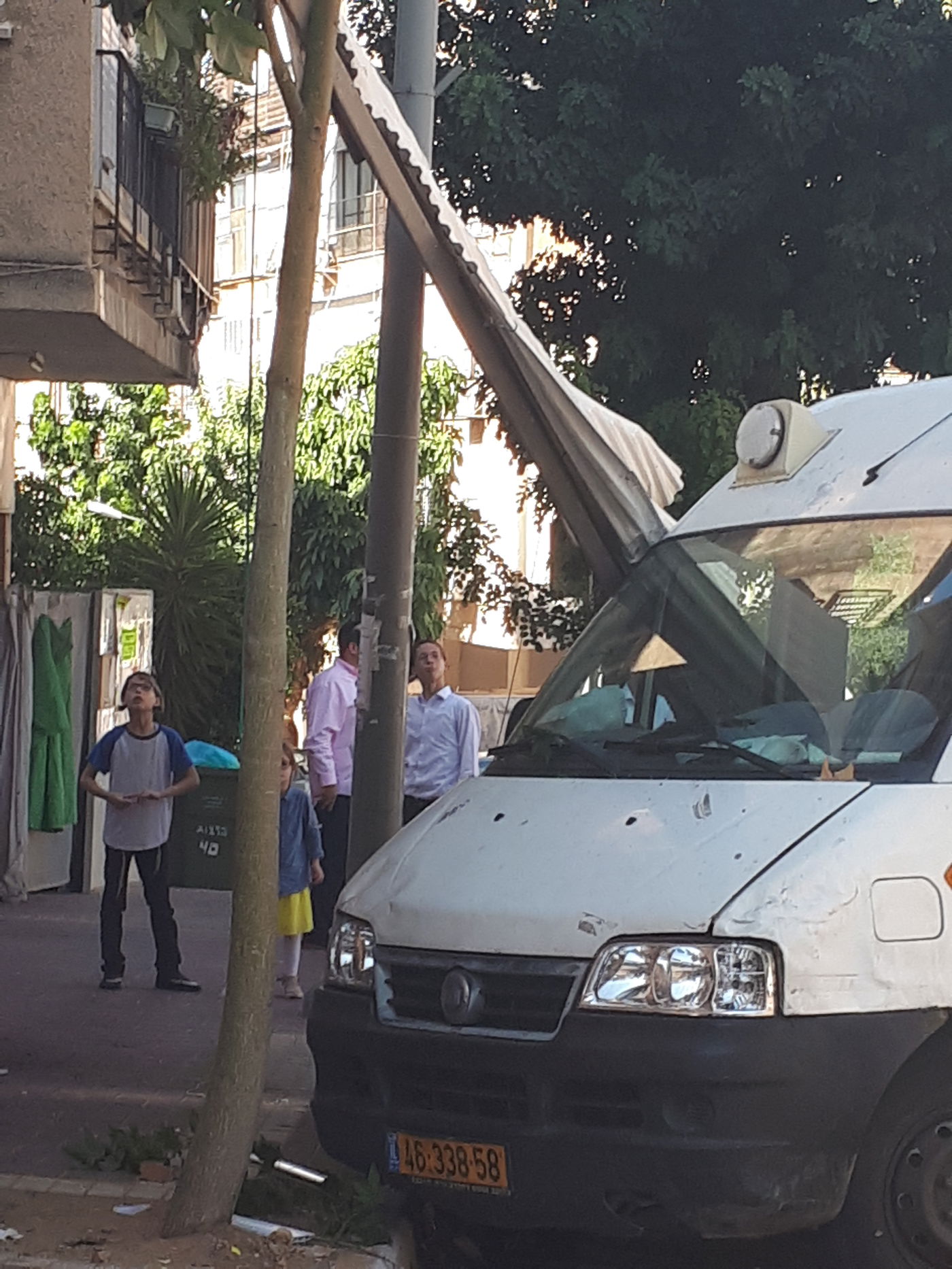 הגג של הסוכה קרס, האישה ברחה וניצלה