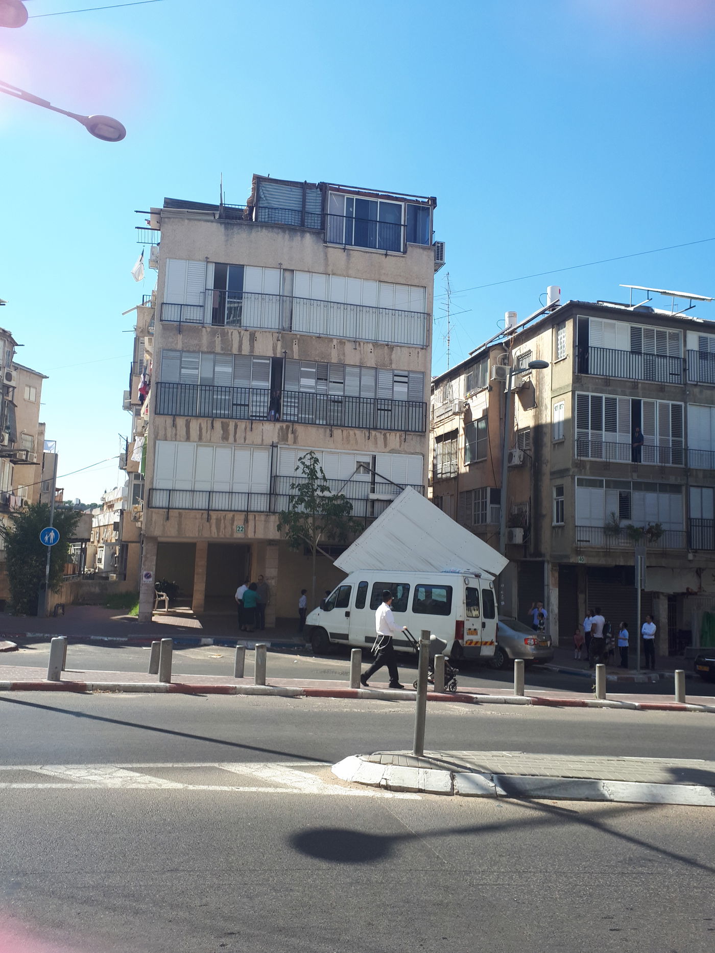 הגג של הסוכה קרס, האישה ברחה וניצלה