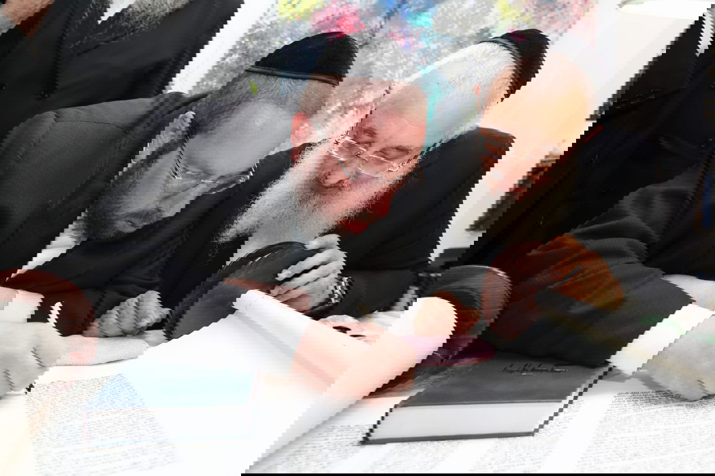 הכנסת ספר התורה שריגשה את בני ברק • תיעוד