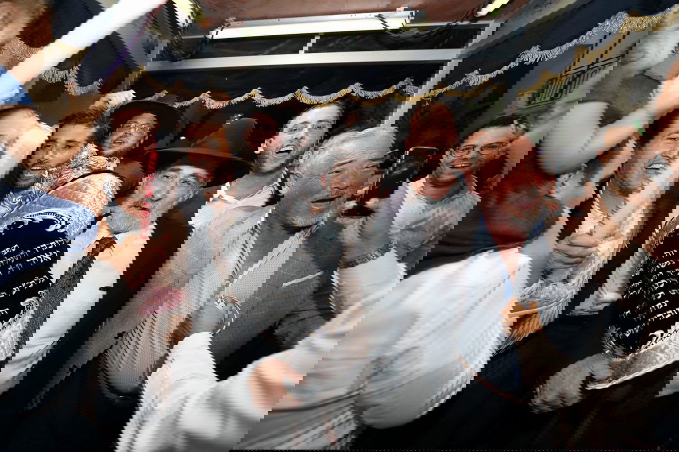 הכנסת ספר התורה שריגשה את בני ברק • תיעוד