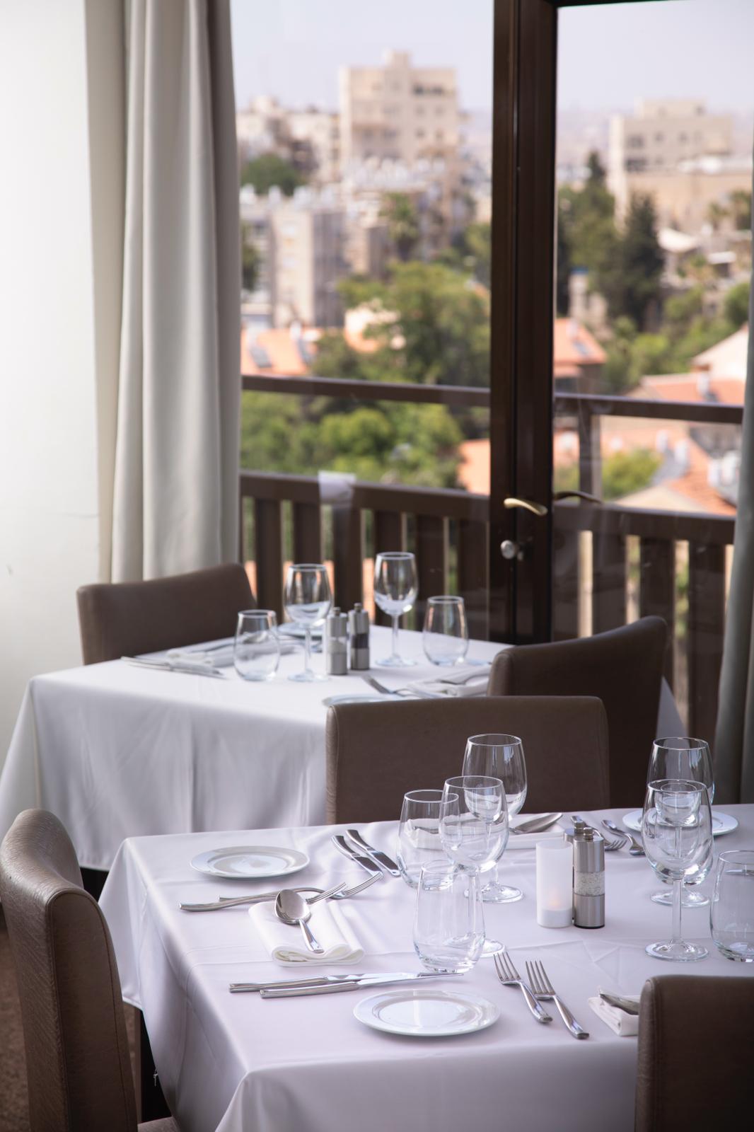 חוה"מ סוכות: מסעדה על גג מלון גני ירושלים