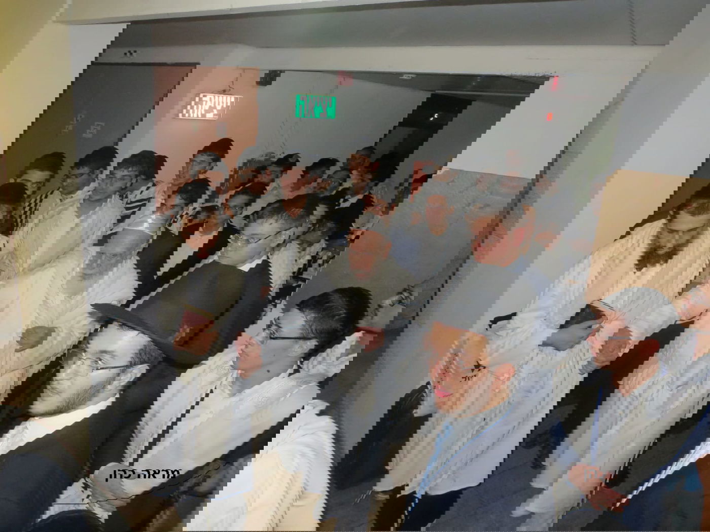 הגר"ש כהן והגר"ש בעדני בריקוד צאת כיפור