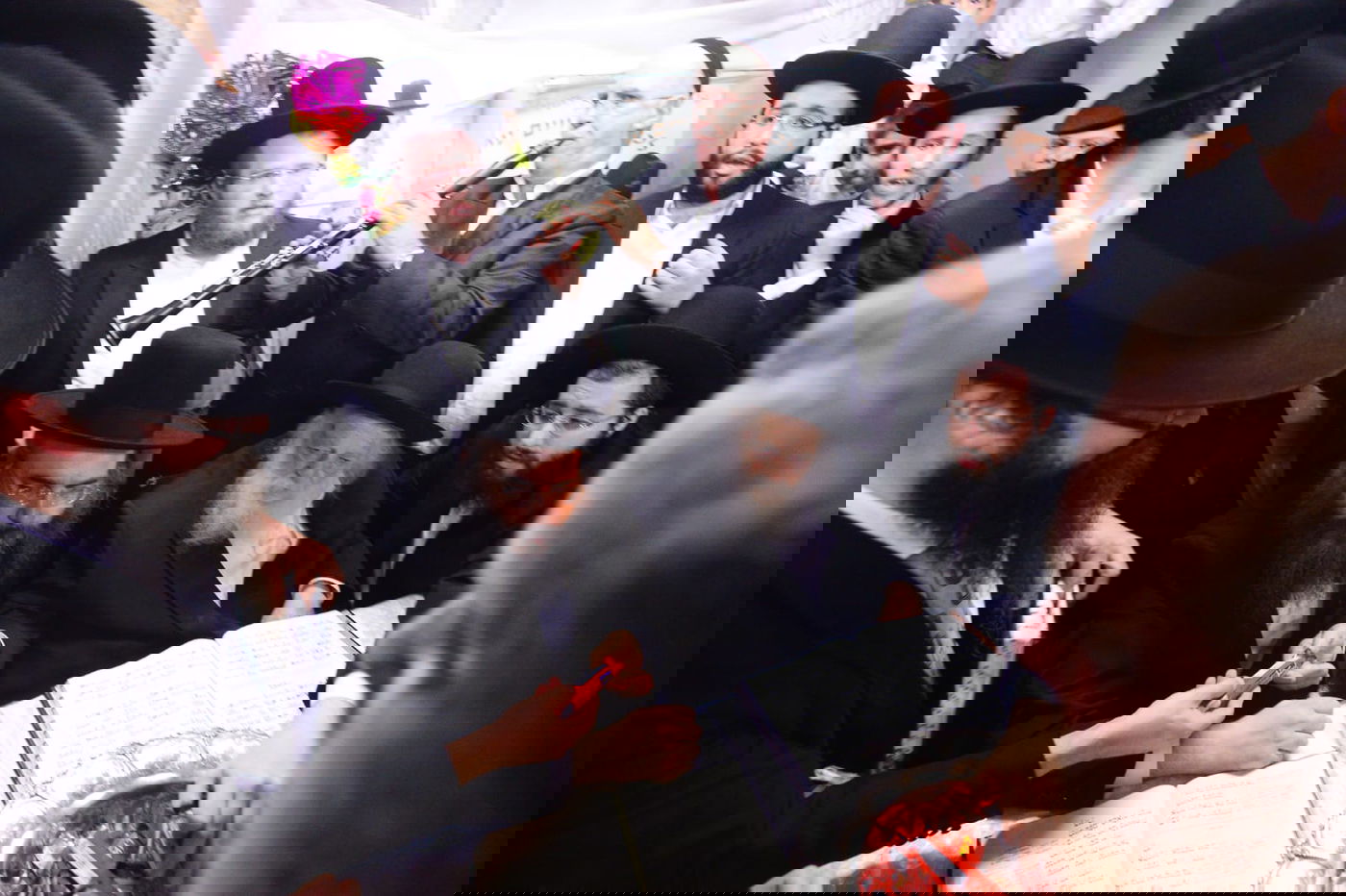 עם וופלים: שמחת החג אצל מרן הגר"ח קנייבסקי