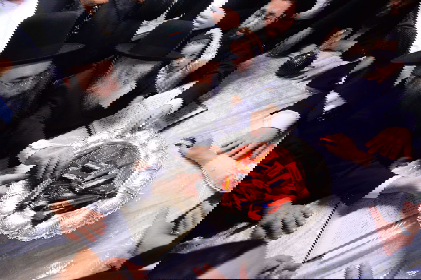 עם וופלים: שמחת החג אצל מרן הגר"ח קנייבסקי