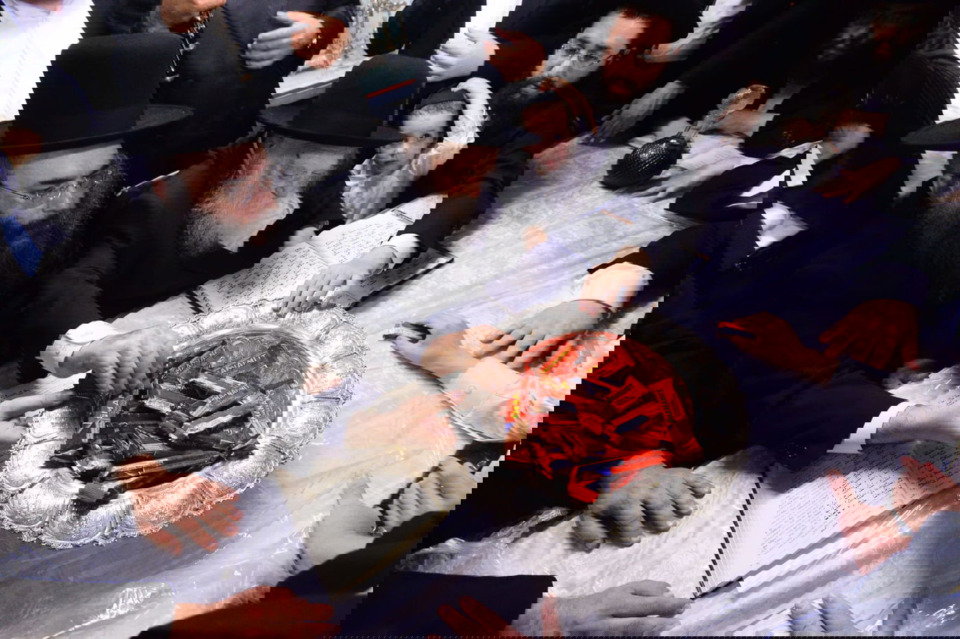 עם וופלים: שמחת החג אצל מרן הגר"ח קנייבסקי