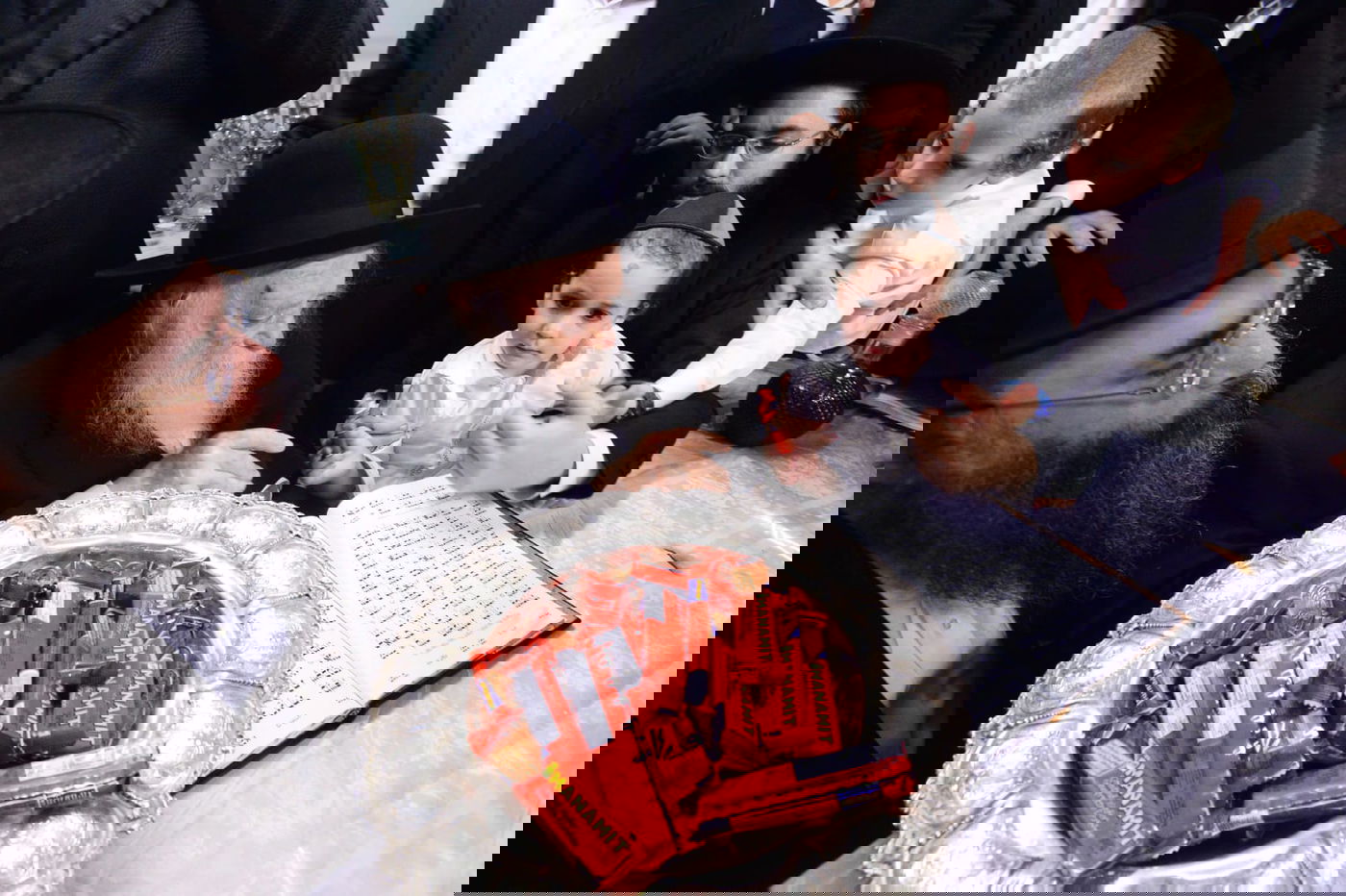 עם וופלים: שמחת החג אצל מרן הגר"ח קנייבסקי