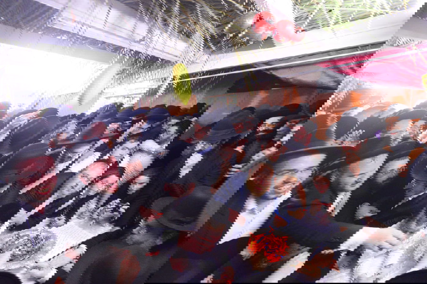 עם וופלים: שמחת החג אצל מרן הגר"ח קנייבסקי