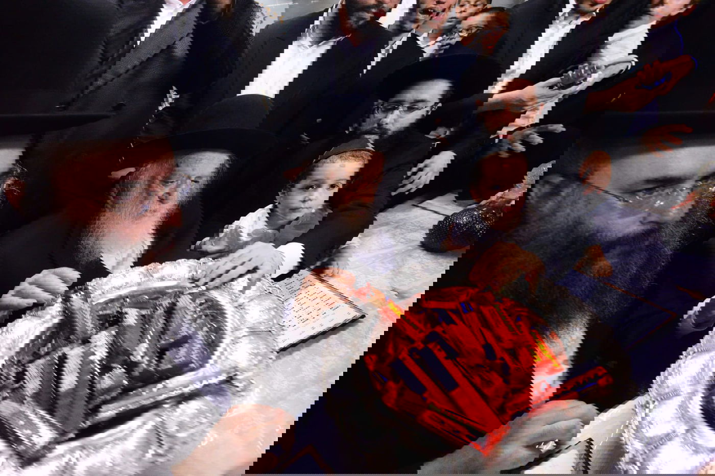 עם וופלים: שמחת החג אצל מרן הגר"ח קנייבסקי