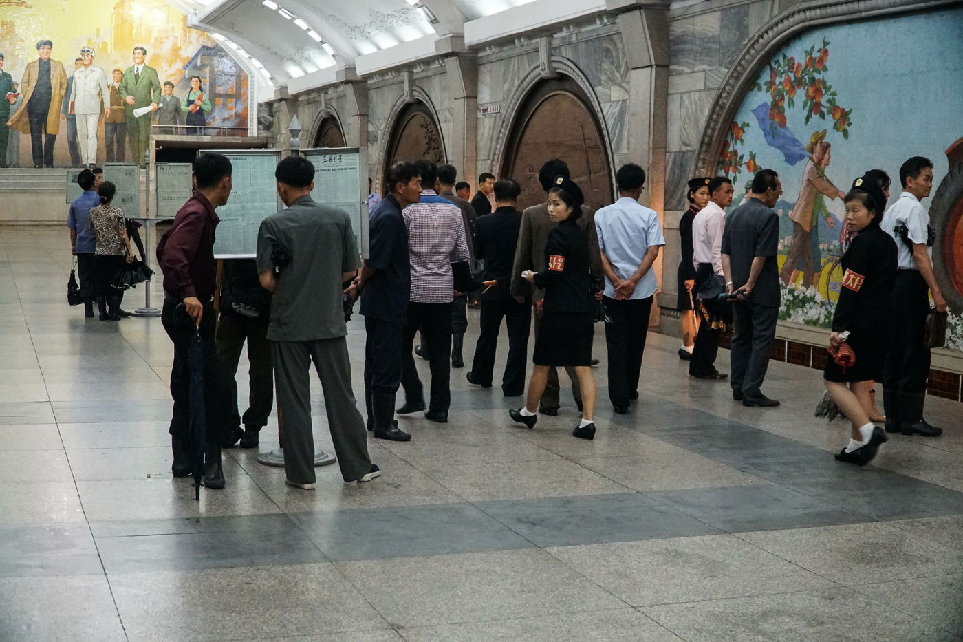 הצלם החרדי ביקר בחשאי בצפון קוריאה - וחטף מכות. צפו