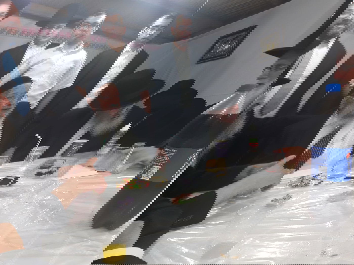 הגרב"מ אזרחי ביקר בסוכת המשגיח של מיר