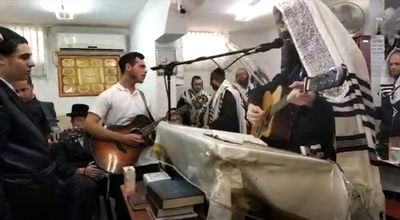 המניין המוזיקלי של הרב מענדל ראטה. צפו