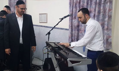 לצד יידל ורדיגר: אבי דרור ליהטט על הקלידים • צפו