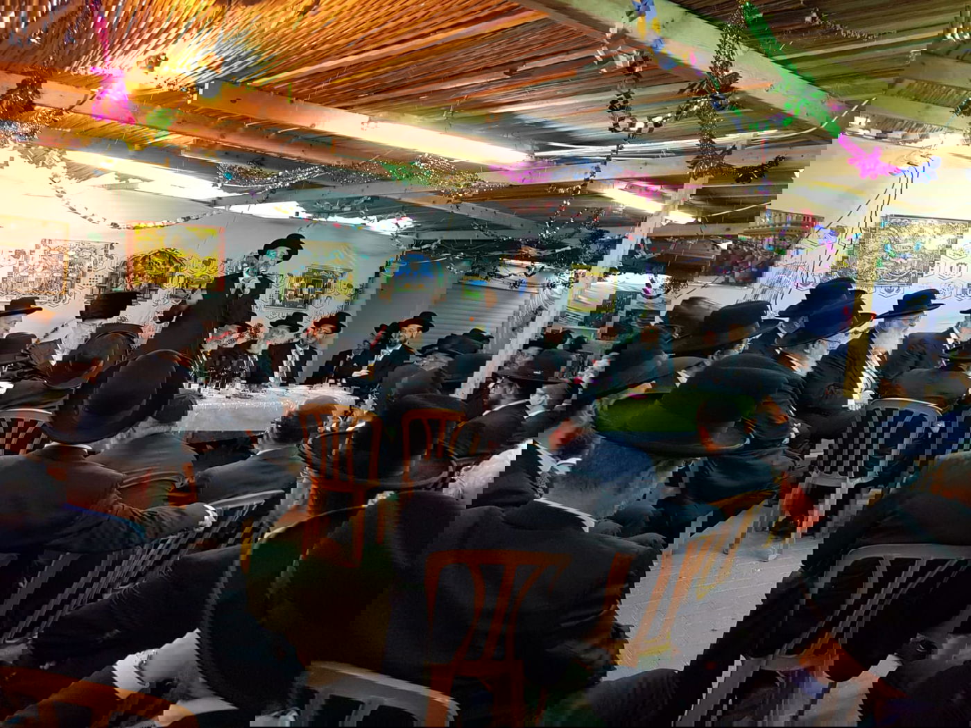 עשרות דיינים ואישי ציבור בסוכת נשיא בית הדין הגר"ד לאו