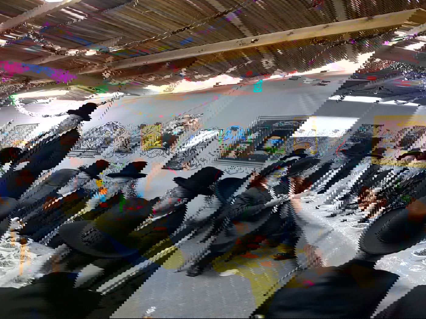 עשרות דיינים ואישי ציבור בסוכת נשיא בית הדין הגר"ד לאו