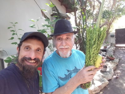 שלמה גרוניך בירך לראשונה על ד' המינים