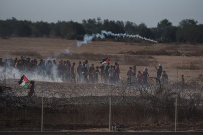 בגבול הרצועה: רימונים ומטענים לעבר הלוחמים