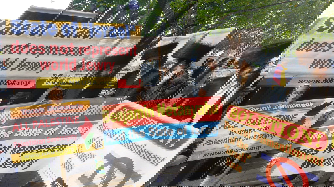 במהלך נאומו של נתניהו באו"ם: קנאים הפגינו בבגדי שבת