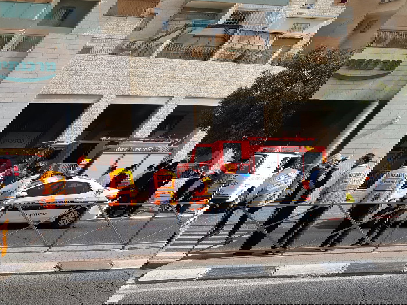 שריפה בבניין בגני גאולה; ילד נפצע קל