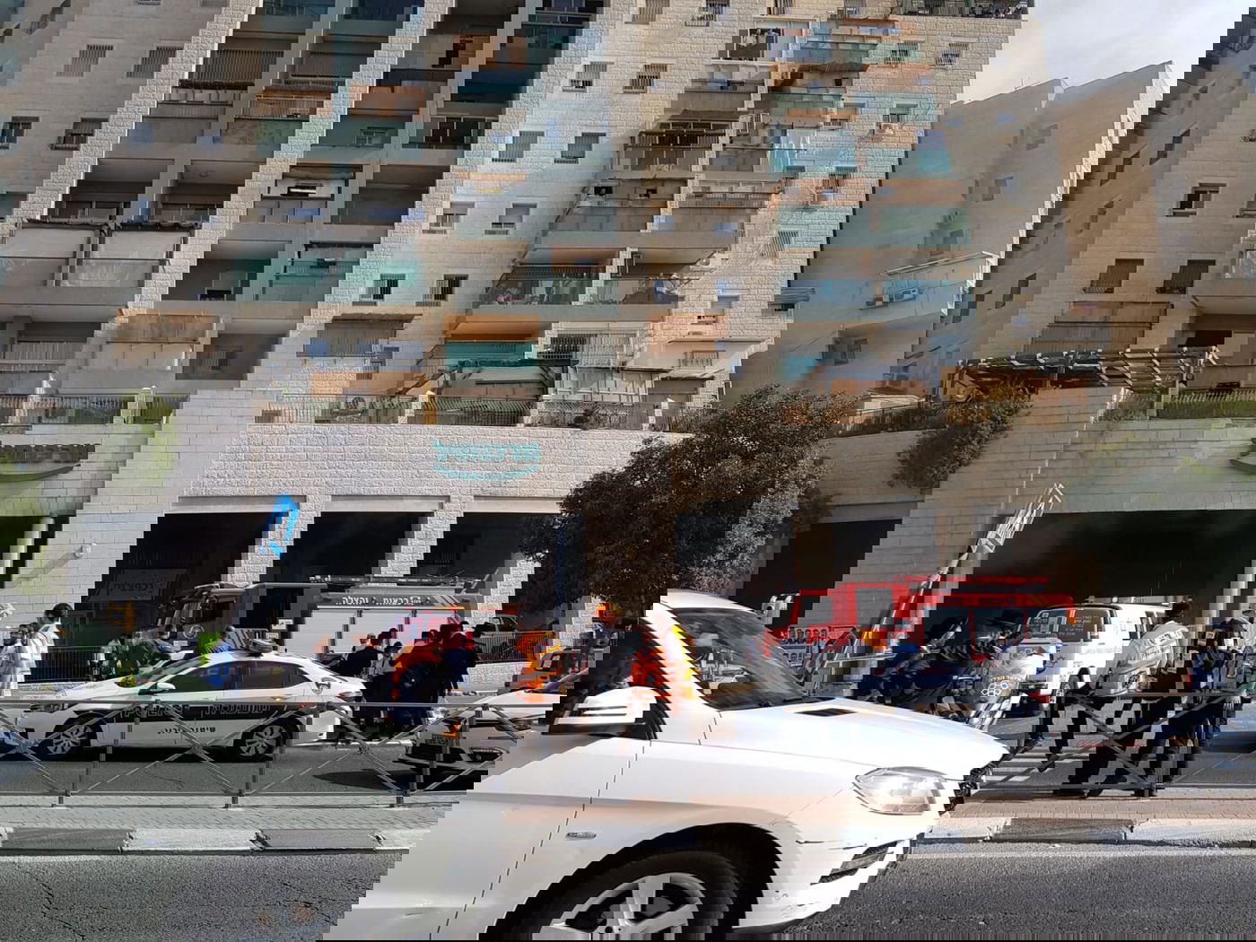 שריפה בבניין בגני גאולה; ילד נפצע קל