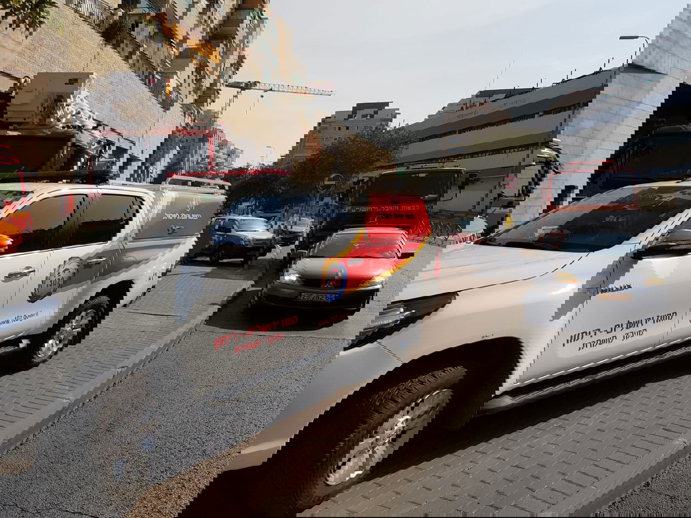 שריפה בבניין בגני גאולה; ילד נפצע קל