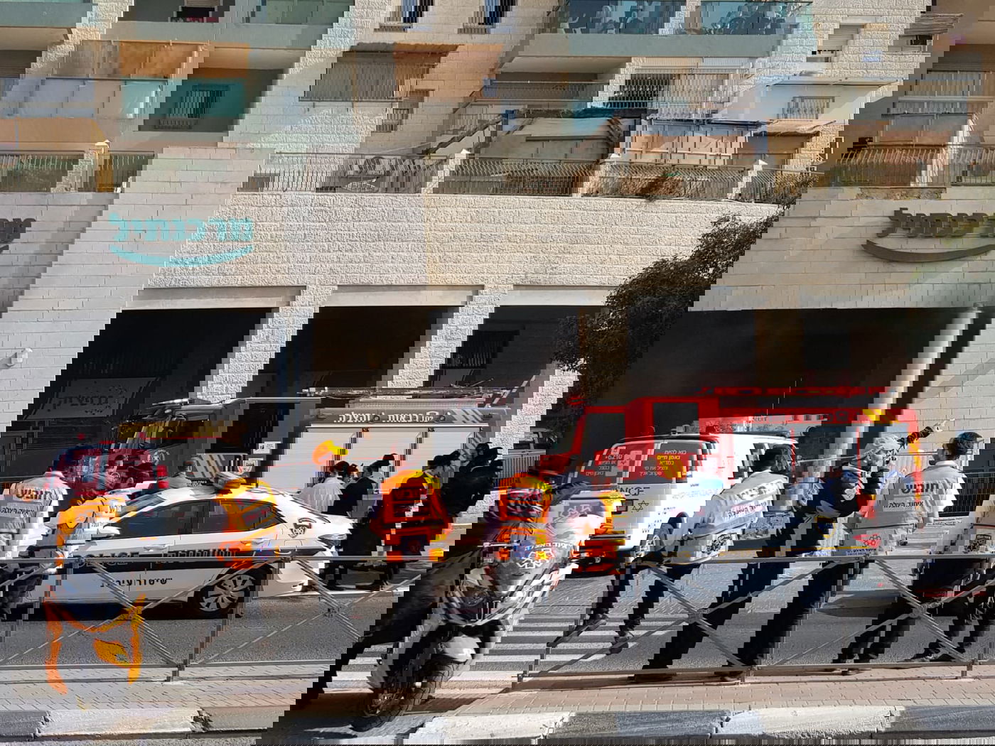 שריפה בבניין בגני גאולה; ילד נפצע קל