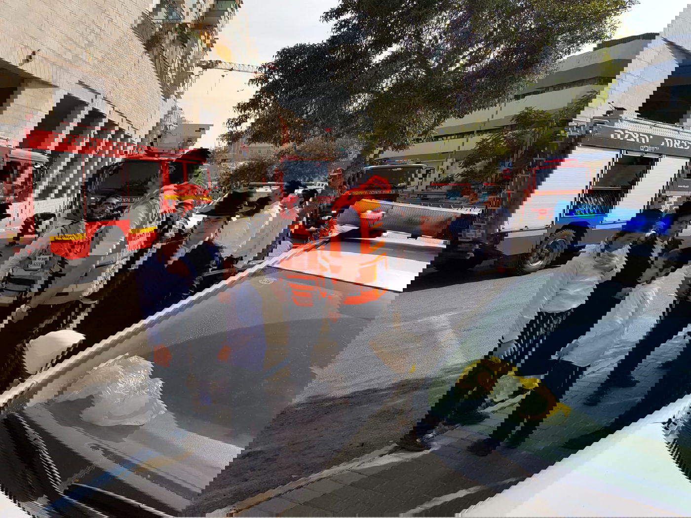 שריפה בבניין בגני גאולה; ילד נפצע קל