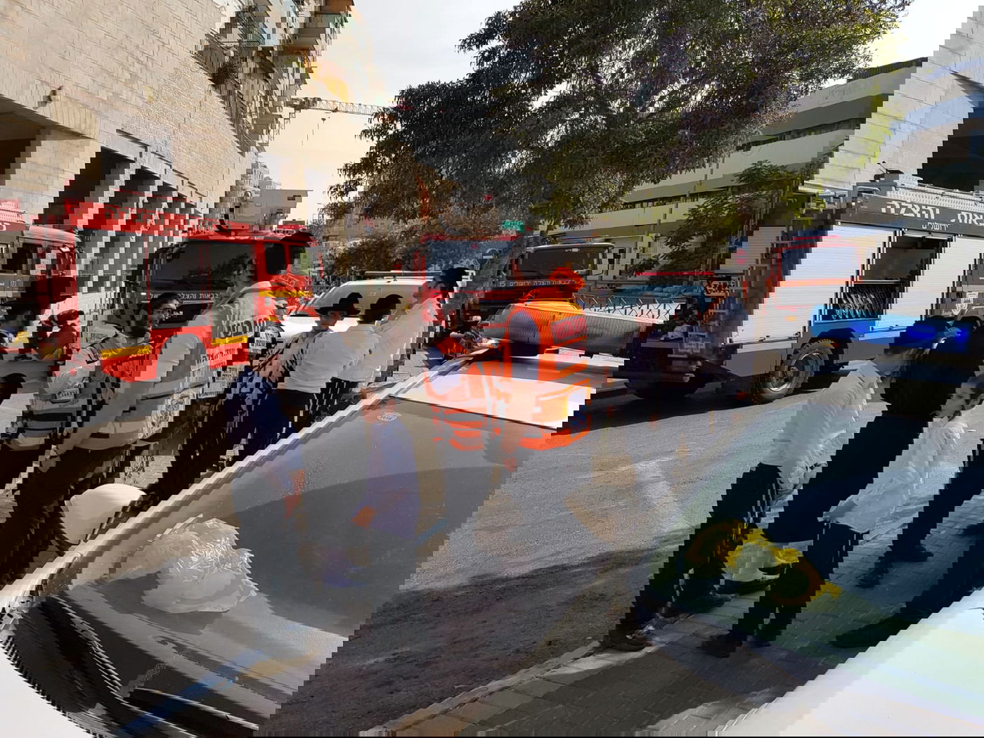 שריפה בבניין בגני גאולה; ילד נפצע קל