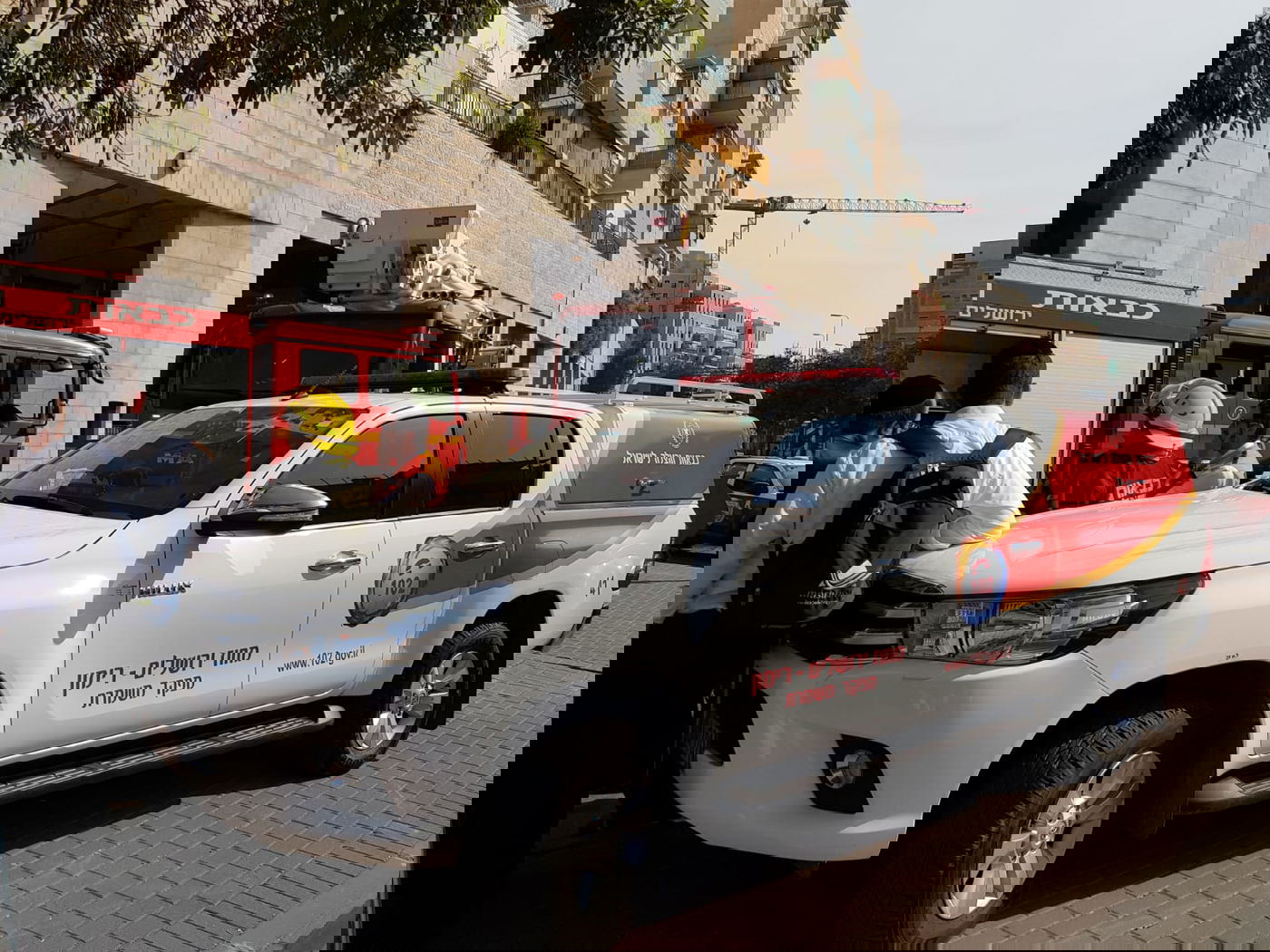 שריפה בבניין בגני גאולה; ילד נפצע קל