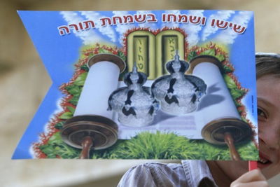 מה הקשר בין שמחת תורה לזוגיות?