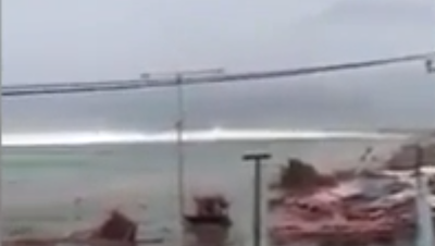 מאות הרוגים ברעידת אדמה וצונאמי באינדונזיה