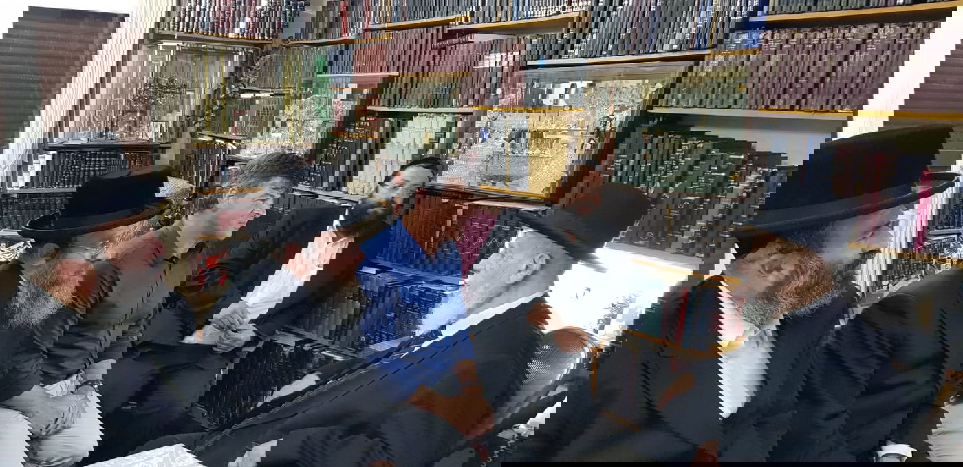 בכירי הנהלת לאומית בביקור אצל הרב שלום כהן.