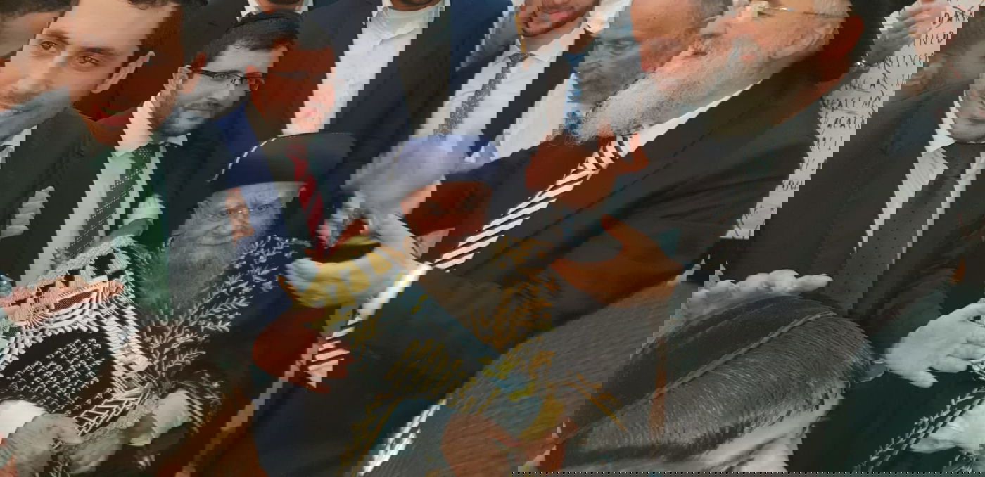 צפו: זקן הראשונים לציון שמח בשמחת התורה