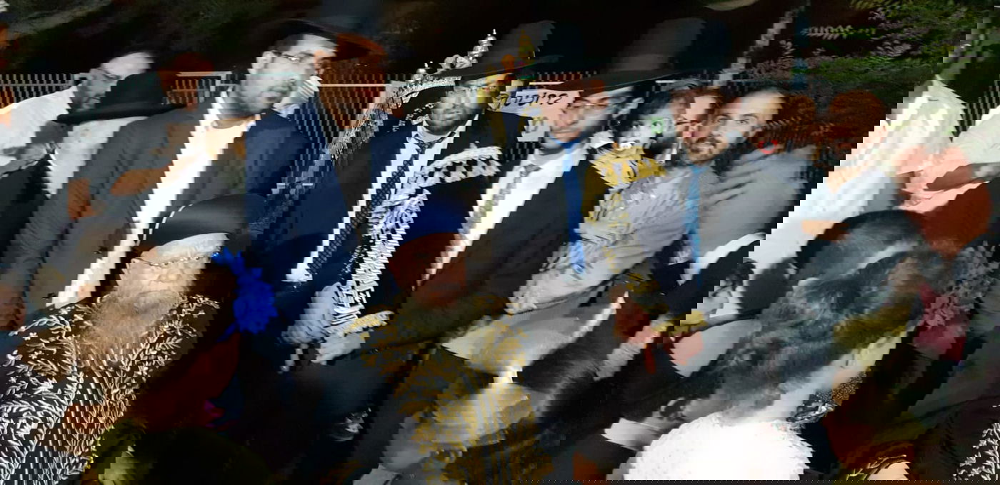 צפו: זקן הראשונים לציון שמח בשמחת התורה