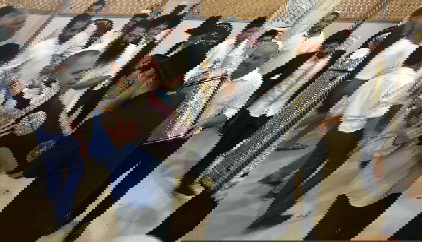 ההקפה של הפוליטיקאים על 'שמחת תורה'