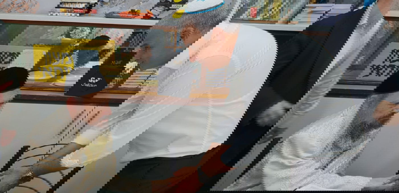 שר האוצר משה כחלון ביקר אצל המקובל רבי דב קוק