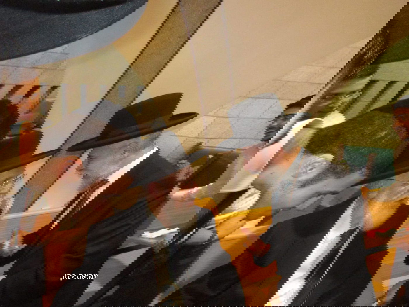 צפו: ראש הישיבה הגר"ש כהן שר בהקפות שניות