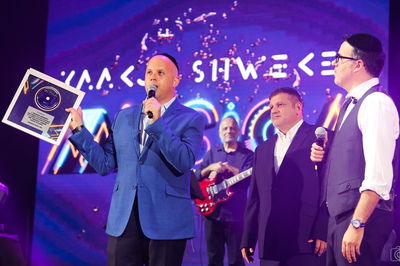 יעקב שוואקי קיבל  אלבום פלטינה • צפו