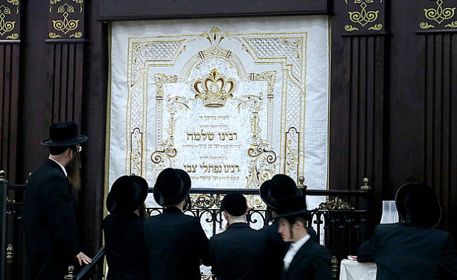 בבית הכנסת הנוכחי של באבוב-45