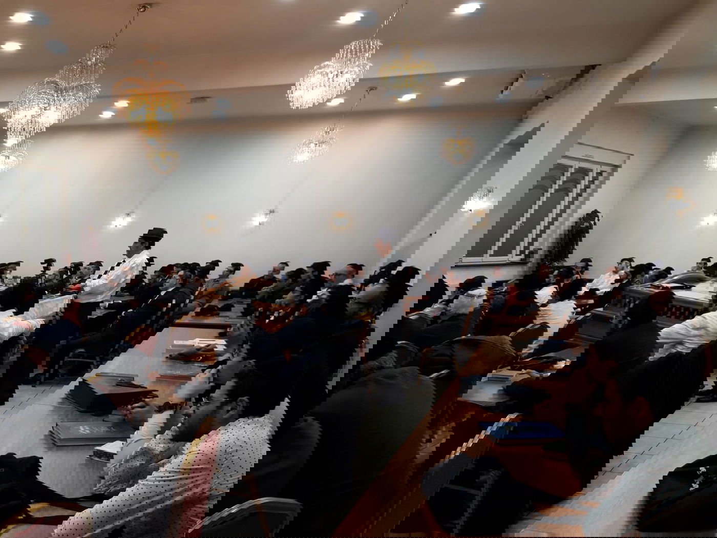 עם מתורגמן: מסע חבר ה'מועצת' לצרפת