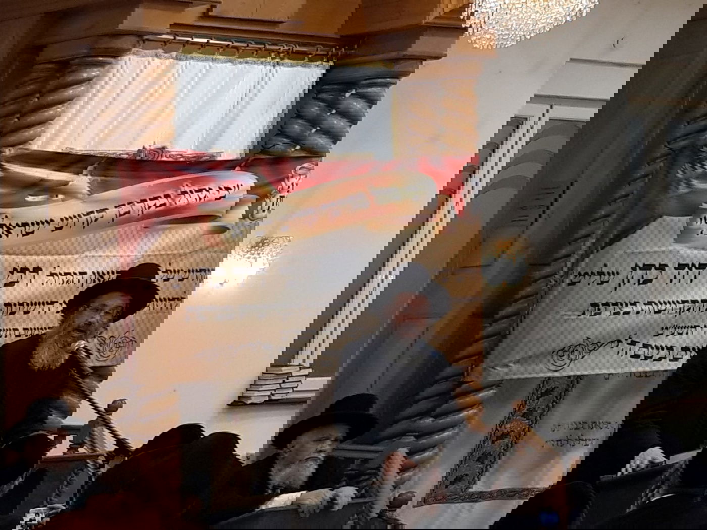 עם מתורגמן: מסע חבר ה'מועצת' לצרפת