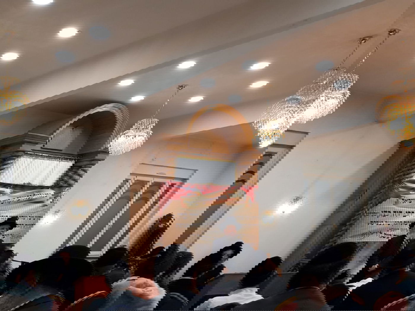 עם מתורגמן: מסע חבר ה'מועצת' לצרפת