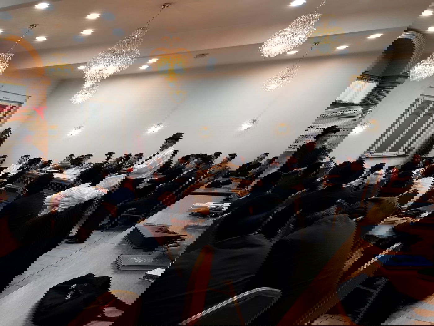 עם מתורגמן: מסע חבר ה'מועצת' לצרפת