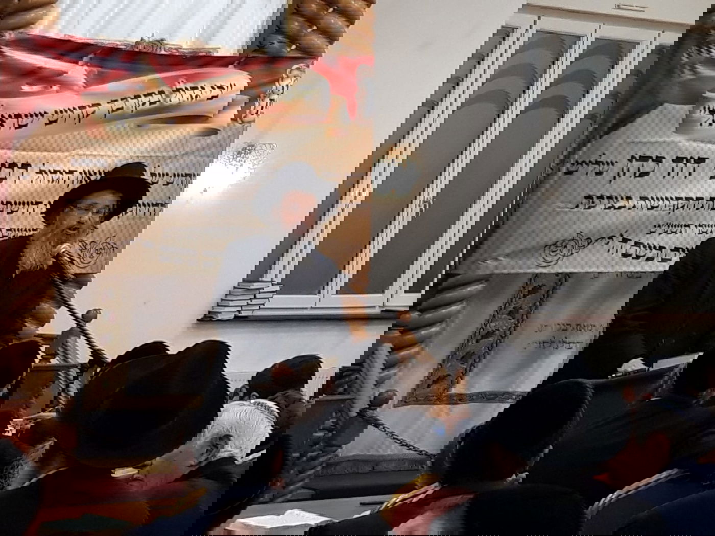 עם מתורגמן: מסע חבר ה'מועצת' לצרפת