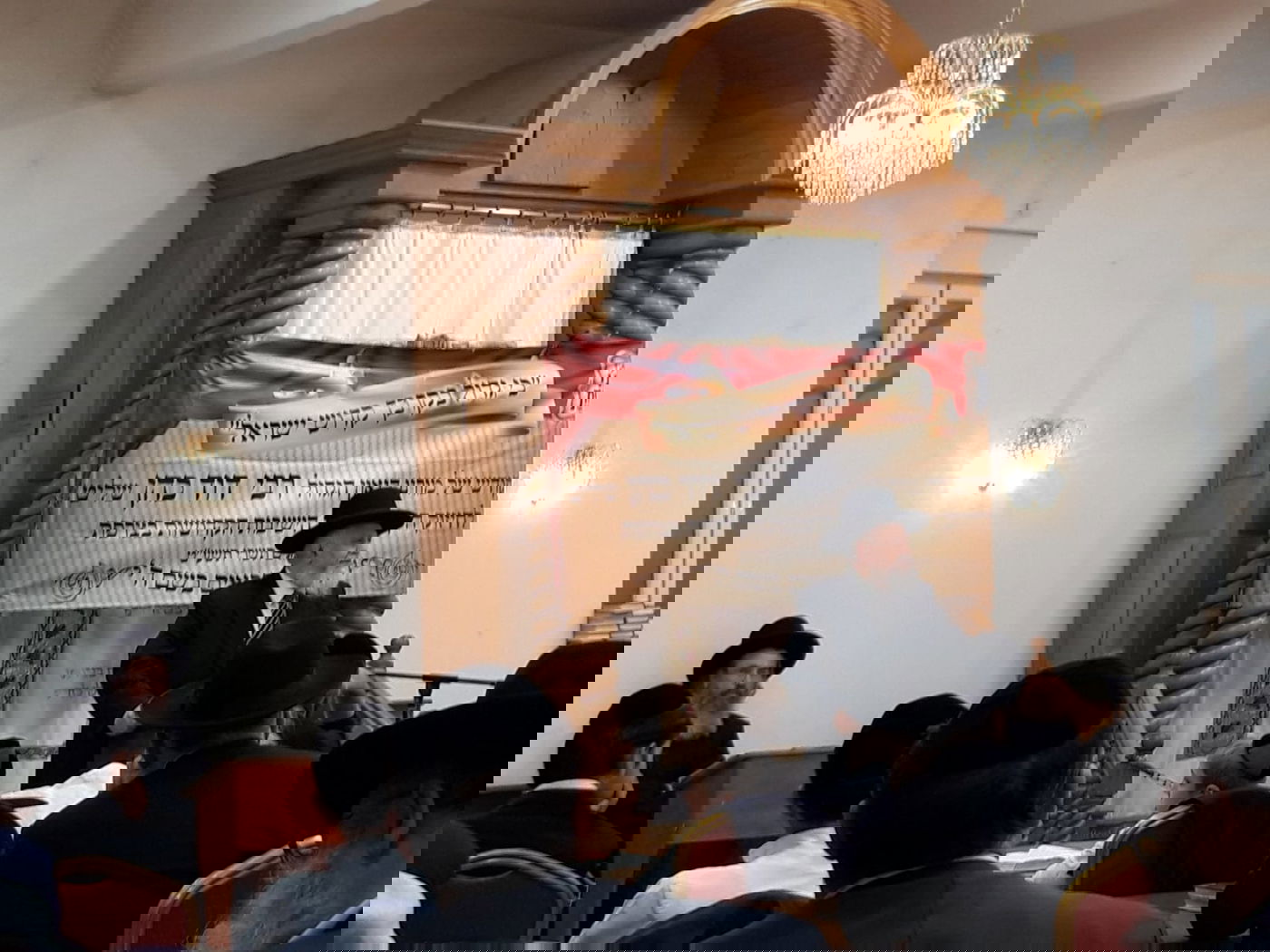 עם מתורגמן: מסע חבר ה'מועצת' לצרפת