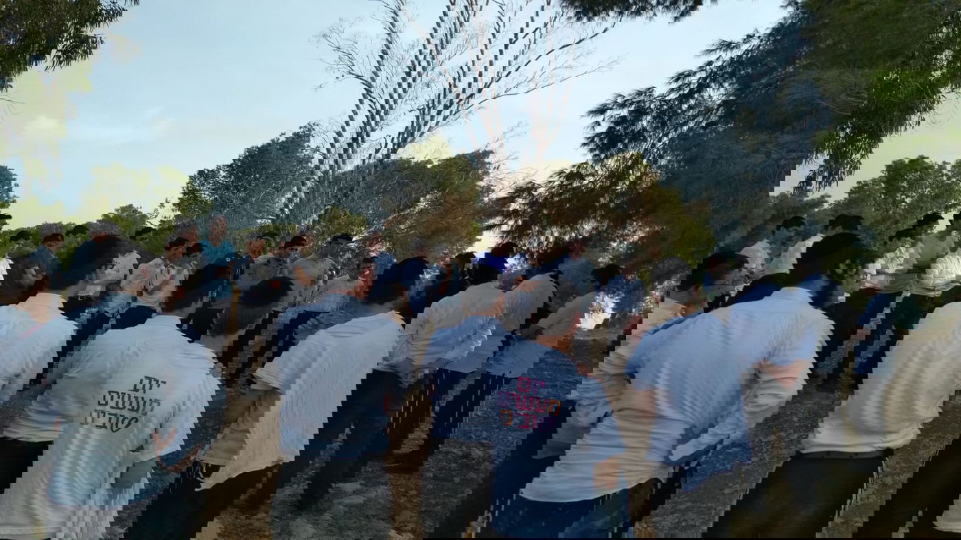 הטיול של בני הישיבות: שחרית ביער ופיינטבול