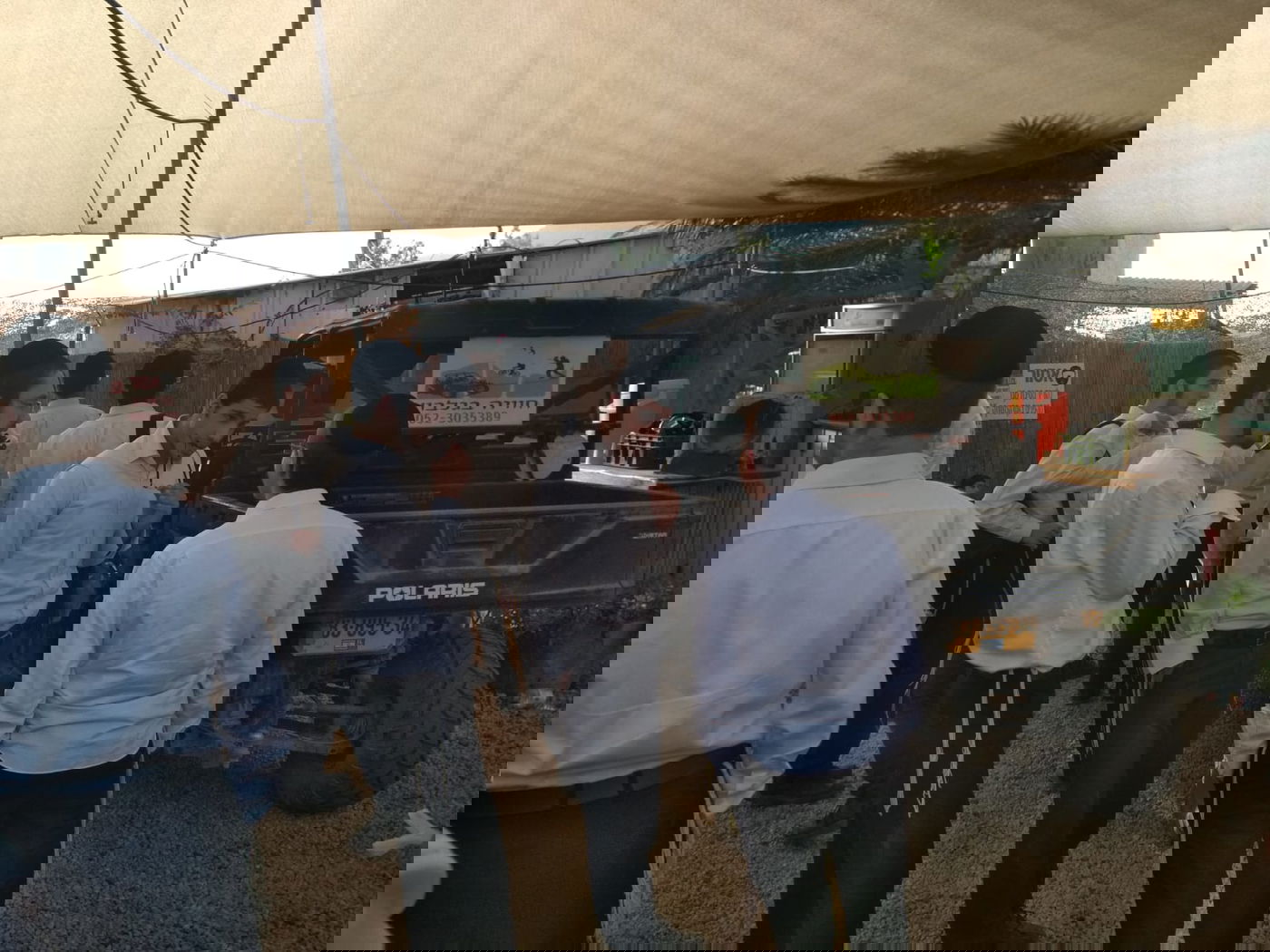 הטיול של בני הישיבות: שחרית ביער ופיינטבול