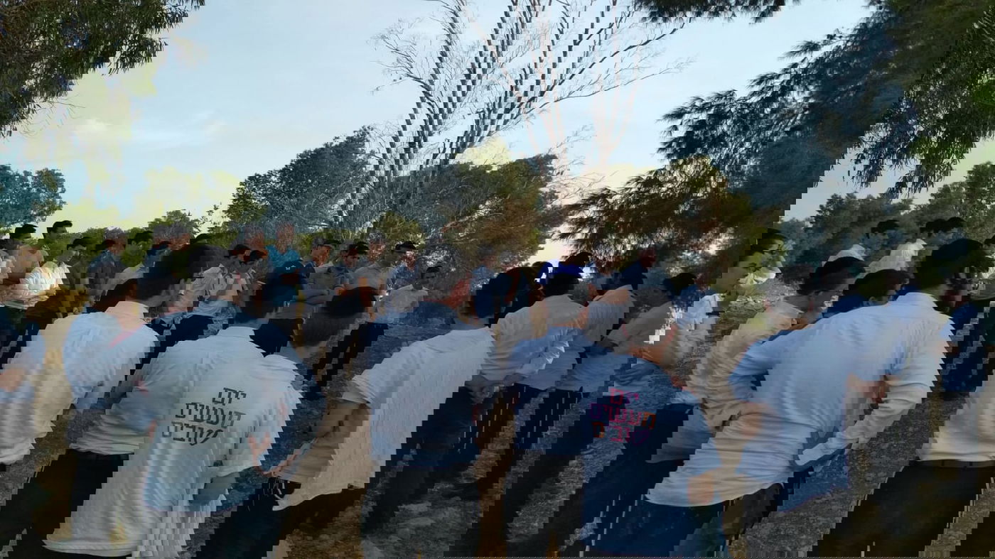 הטיול של בני הישיבות: שחרית ביער ופיינטבול