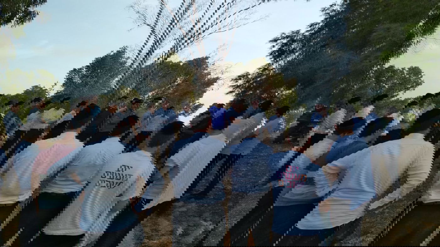 הטיול של בני הישיבות: שחרית ביער ופיינטבול