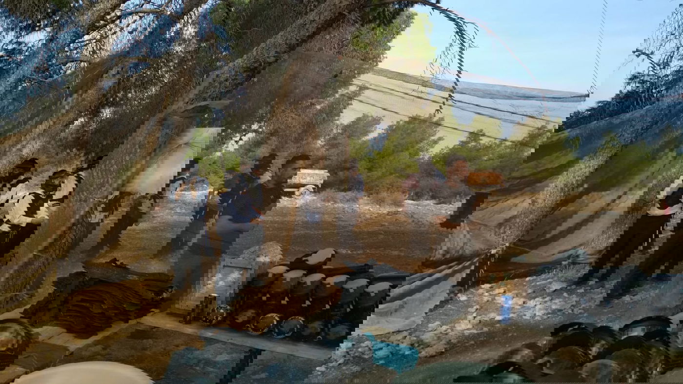 הטיול של בני הישיבות: שחרית ביער ופיינטבול